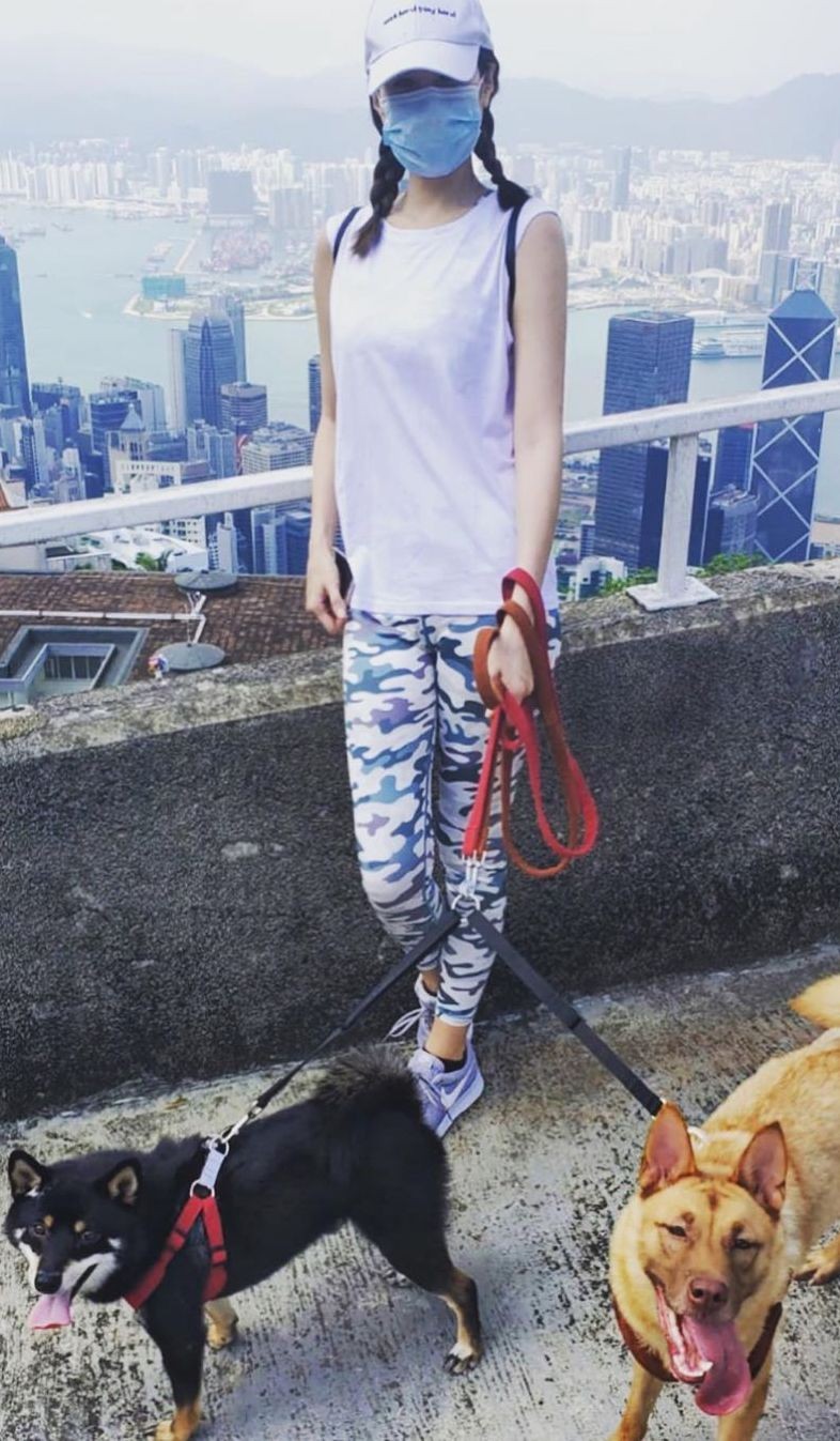楊明女友莊思明亦有post出同背景嘅照片