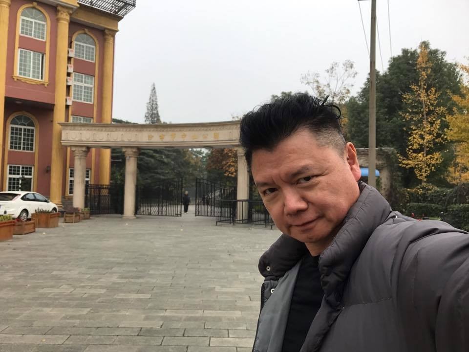 艾威與太太嘅愛情故事曾為人稱道