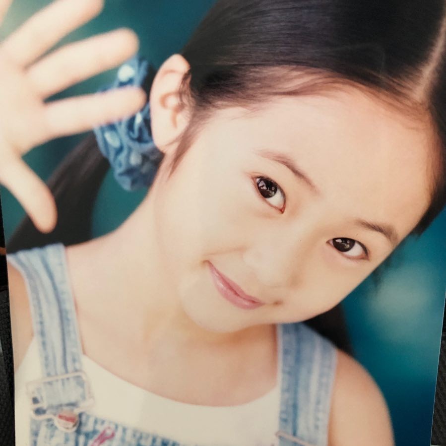 Krystal 童星出身，之後加入韓國3大娛樂公司之一嘅SM Entertainment