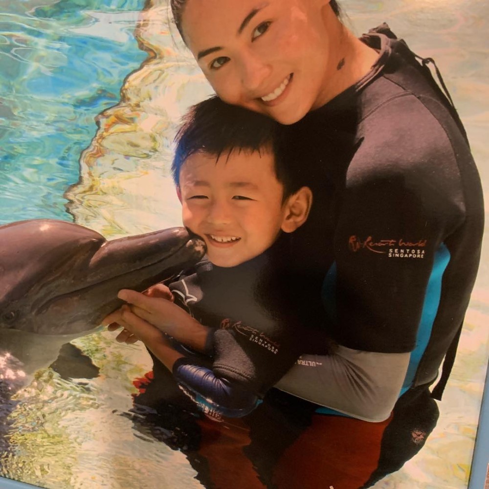 張柏芝表示今日出門買嘢食比三個仔