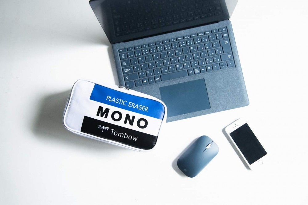 今次佢哋預告喺 8 月 31 號推出嘅《MONO文具BOOK》，就會隨書附送印有 MONO 擦膠圖案嘅萬用收納袋。