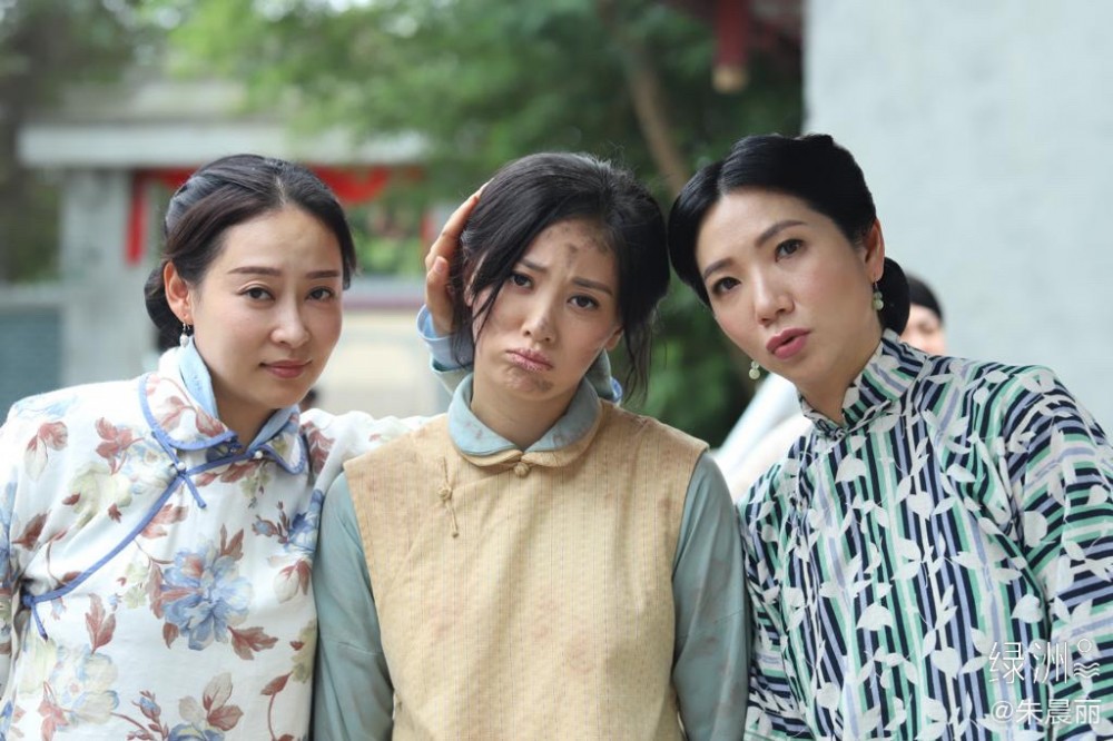 近年 朱晨麗開始擔正做女主角,分別主演《大醬園》同《法證先鋒IV》