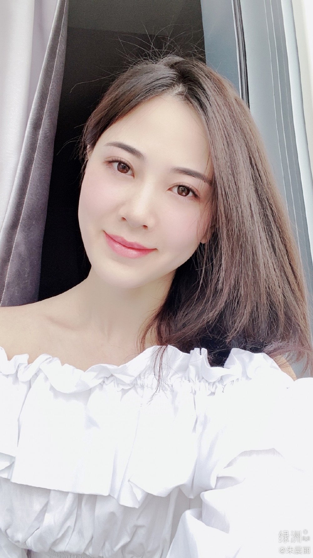 有網友發現 朱晨麗「離奇變樣」!成個面型都唔同晒