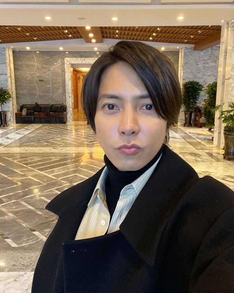 山下智久被《週刊文春》爆料,喺疫情期間同未成年少女飲酒,之後更喺酒店單獨共處8個鐘。