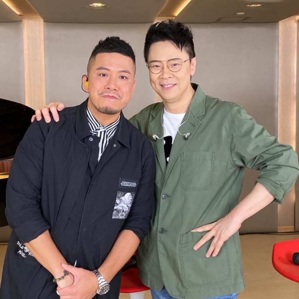 陳志雲Youtube Channel節目《Stephen．傾》邀請歌手小肥受訪，佢喺節目中宣布出櫃。