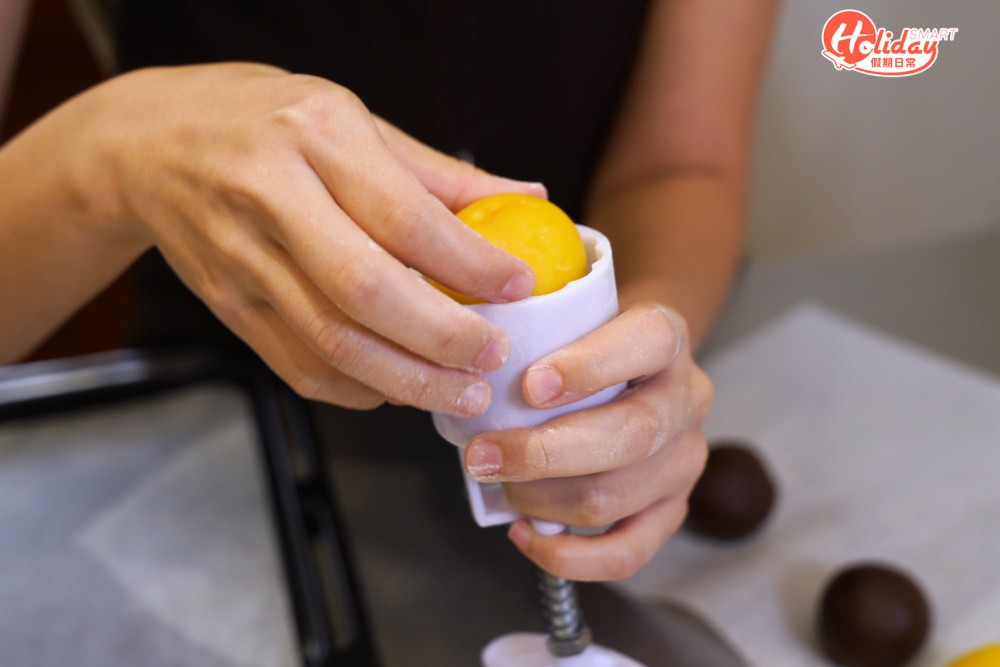 師傅提醒學員,在壓模時要用陰力。