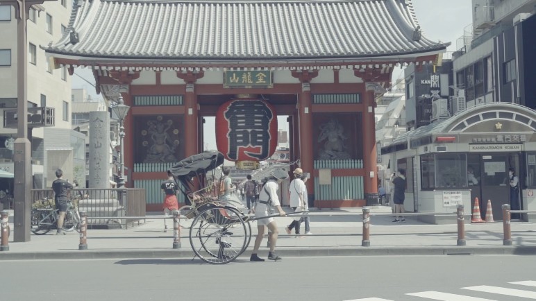 平日被遊客擠得水洩不通熱點東京淺草亦因為疫情關係，遊客大減
