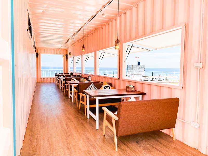 就算坐室內都可以望到海景。