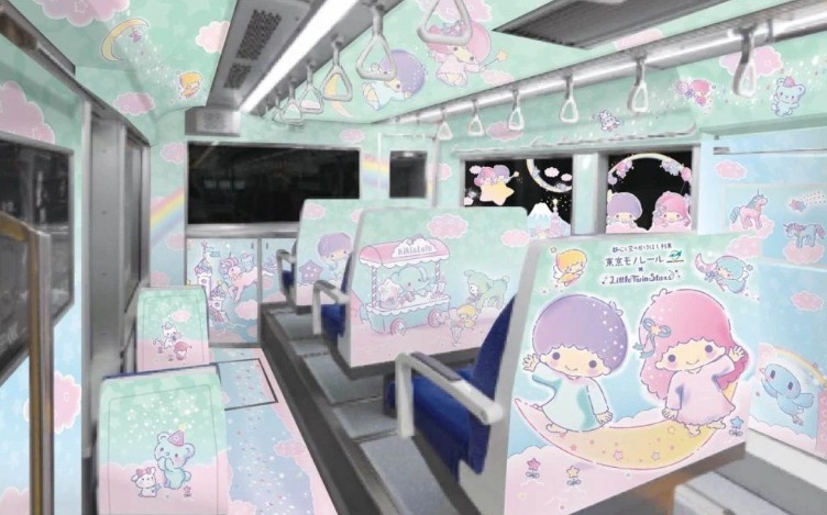 以薄荷綠為主色嘅車廂