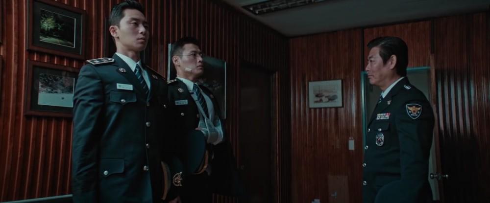 兩人嘅軍服 look 好型啊～