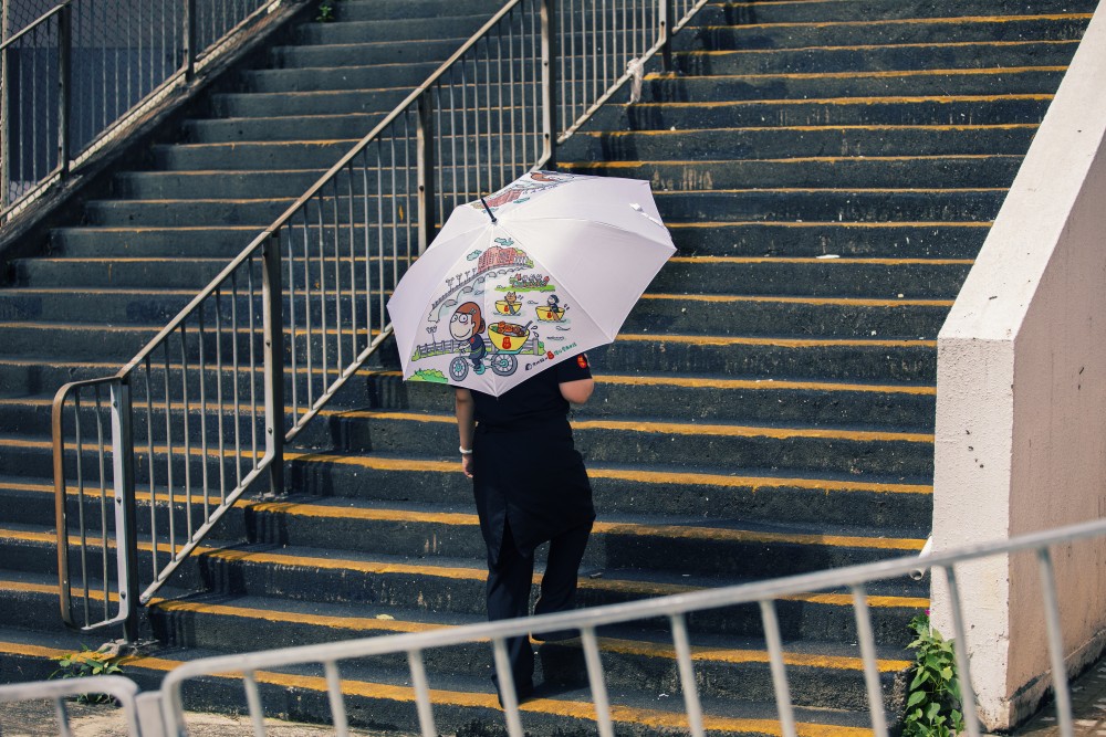 譚仔聯乘本地插畫師推出18款限定「譚仔遮遮
