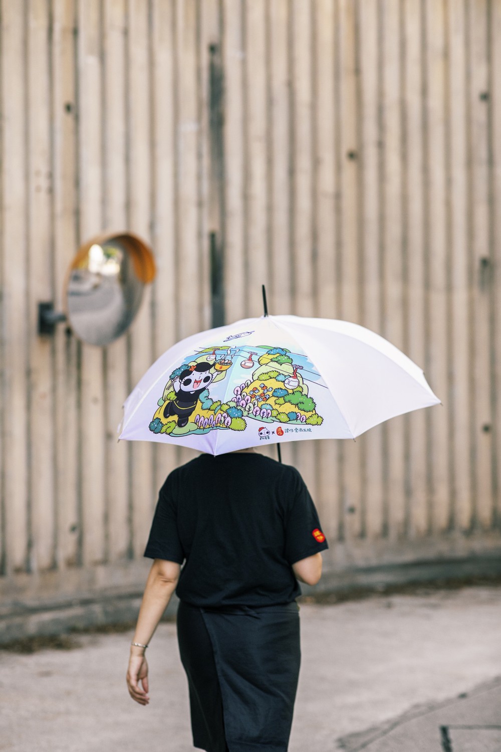 譚仔聯乘本地插畫師推出18款限定「譚仔遮遮