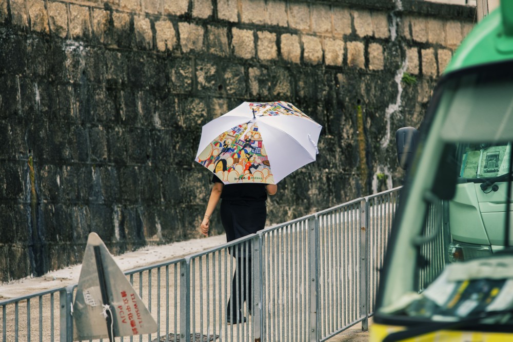譚仔聯乘本地插畫師推出18款限定「譚仔遮遮