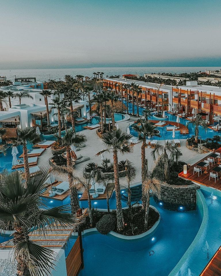 希臘依間 Resort 唔止可以享受到馬爾代夫嘅風情,而房價仲唔算貴添~