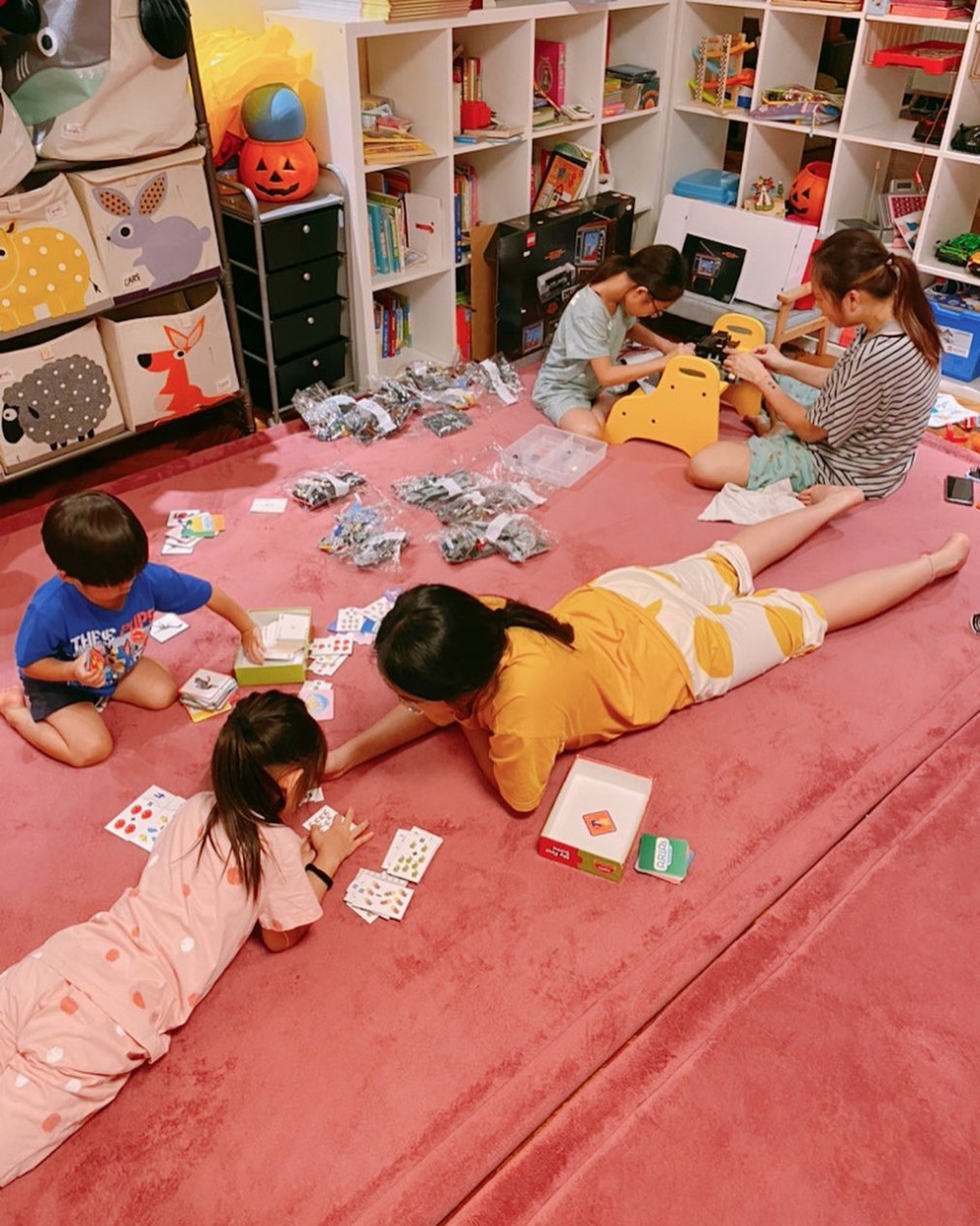 4個仔女任意喺上面滾來滾去都得。