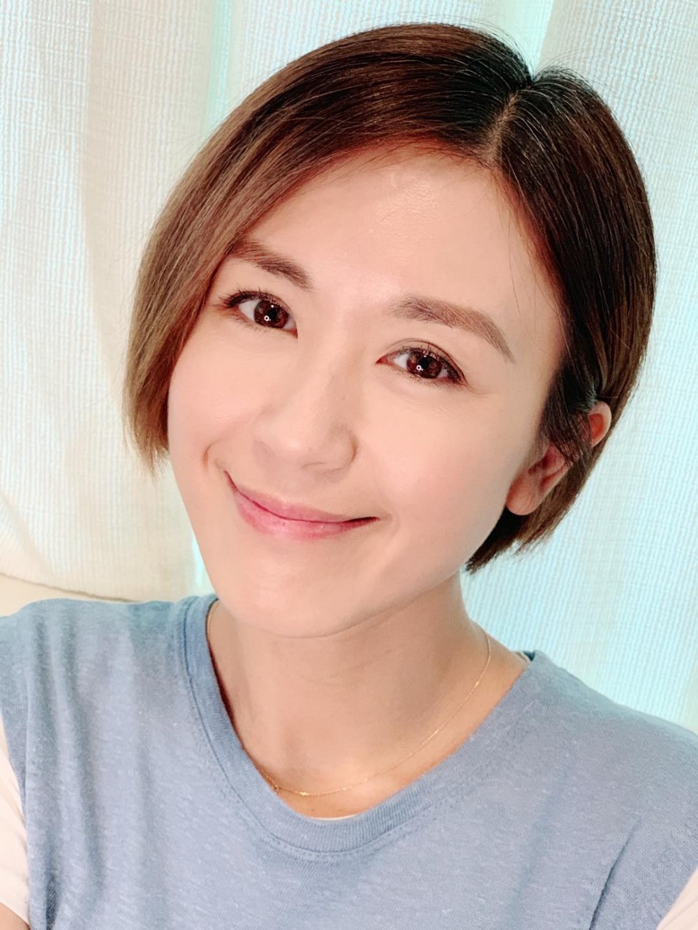 唐寧本人就投短髮
