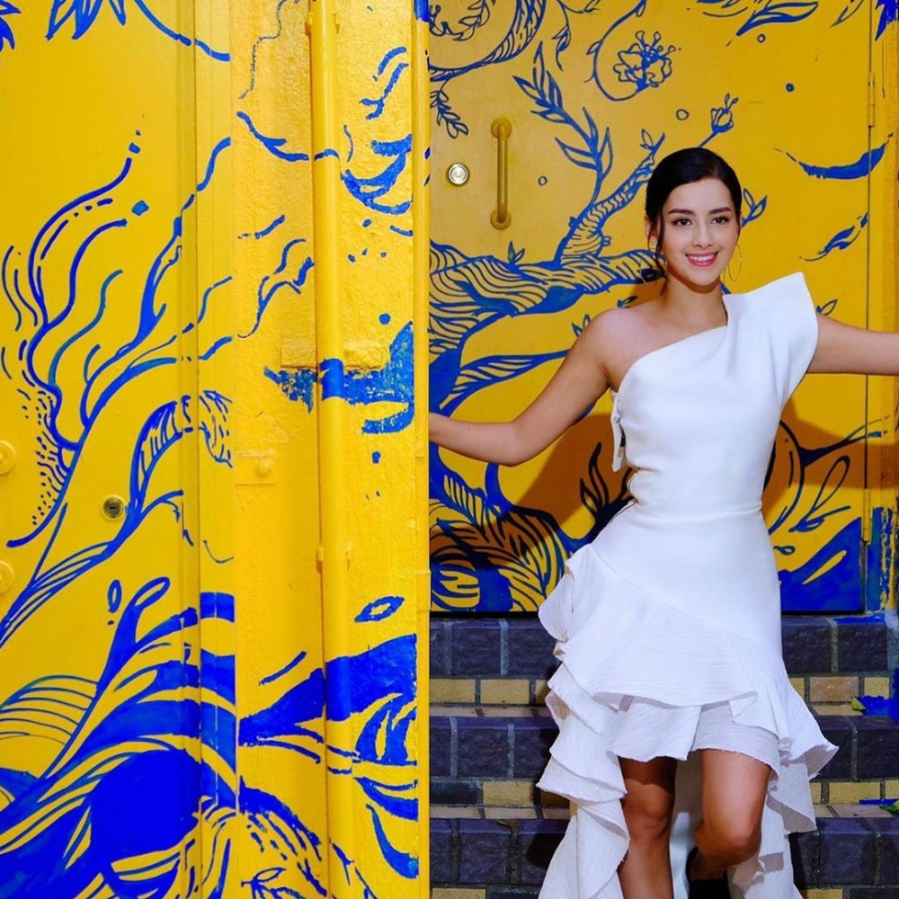 當選至今約半個月，謝嘉怡唔止深受觀眾歡迎，亦成為廣告商寵兒