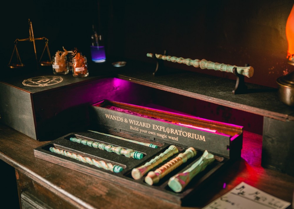 除咗可以喺體驗館內使用之外，仲可以喺全球各地嘅 The Cauldron 酒吧或屋企使用添！