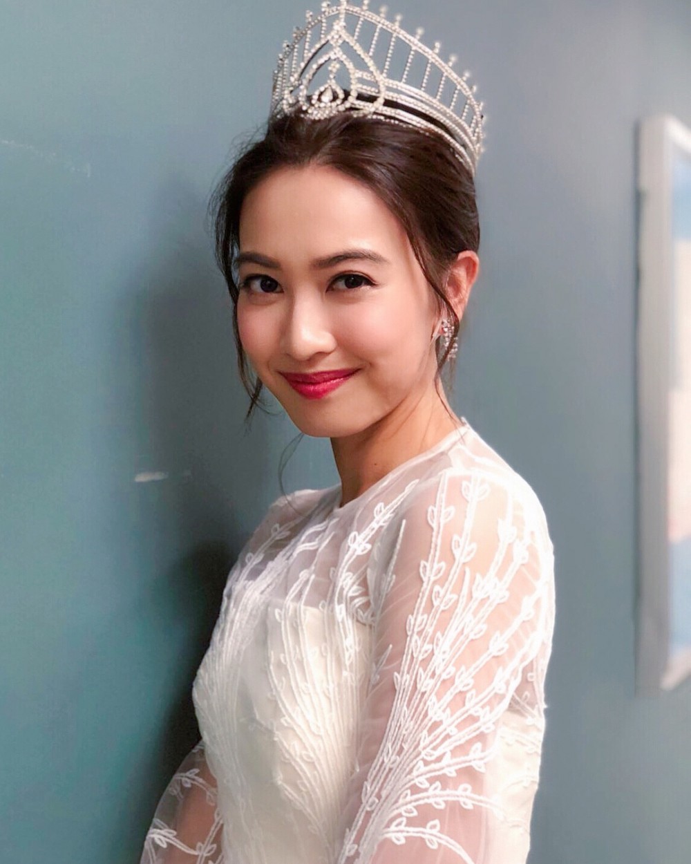 朱千雪(Tracy)2012年參選港姐後入行,都出演過幾套電視劇,其中喺《EU超時任務》嘅演出令人印象深刻
