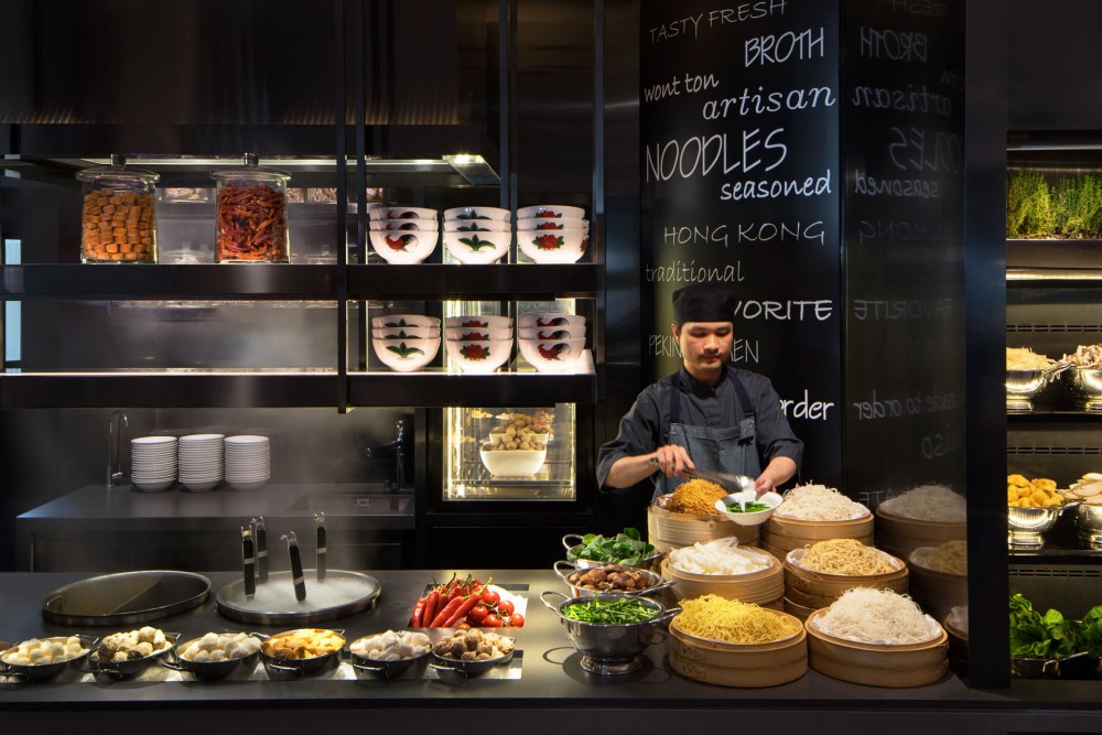 店員Refill得快手，源源不絕供應，滿足一眾蟹迷的慾望。