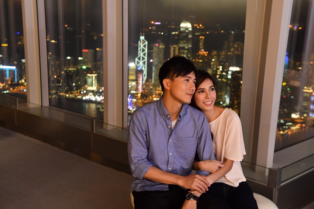 天際100香港觀景台推出咗中秋快閃優惠,即日起至10月4日17:00後購票入場,二人同行票價為港幣$168!