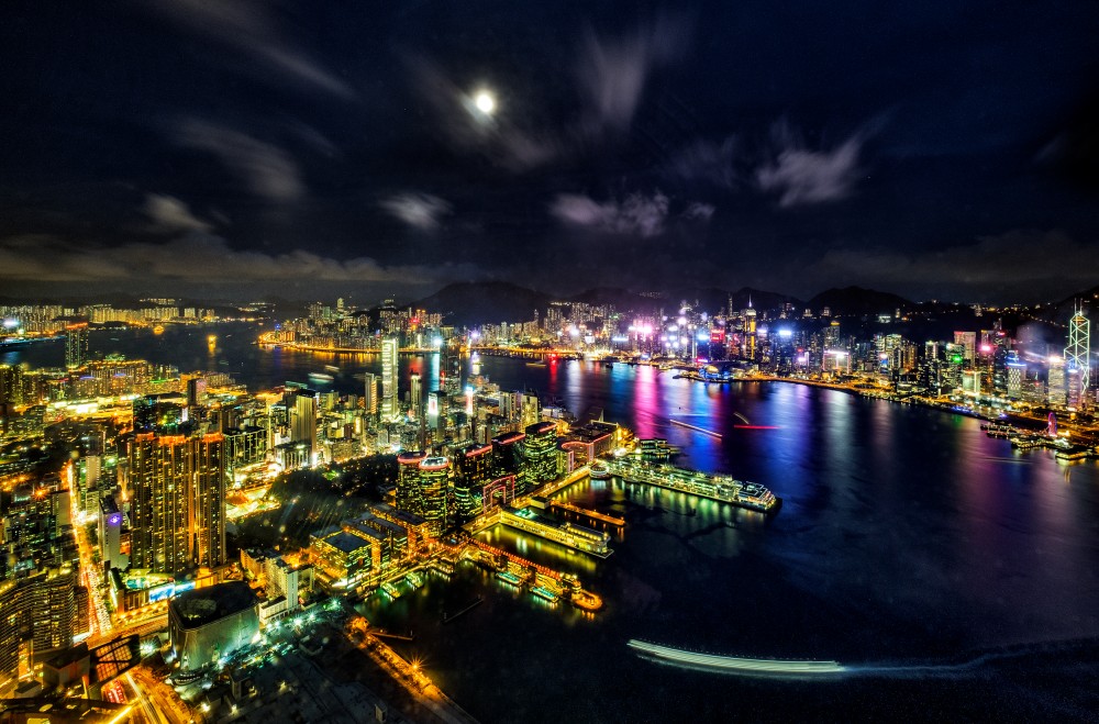 可以喺393米高空中360度飽覽維港美景同埋賞月