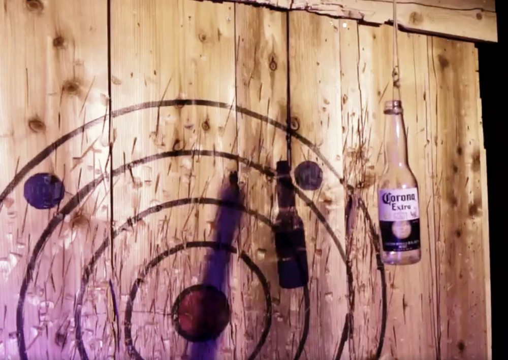 練下眼界，睇下可唔可以撃中酒樽～