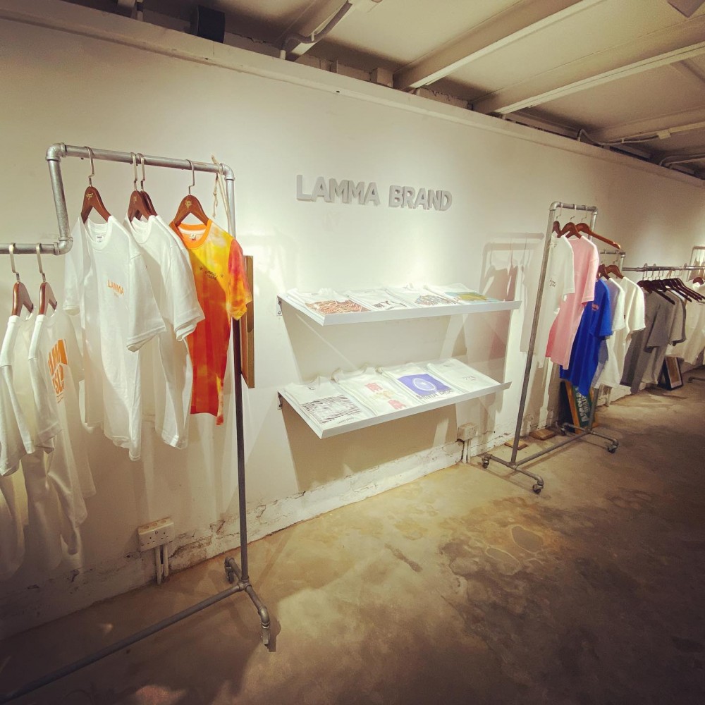 「南丫牌」係南丫島嘅本土服裝品牌。