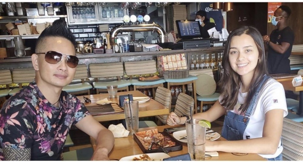 Lisa嘅爸爸亦一度成為焦點，因為睇落相當年輕，同Lisa唔似父女，反而似兄妹。