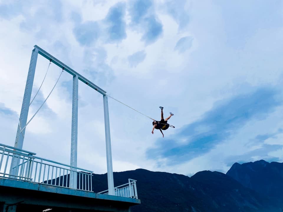 2 樓嘅高空鞦韆係打卡熱點。