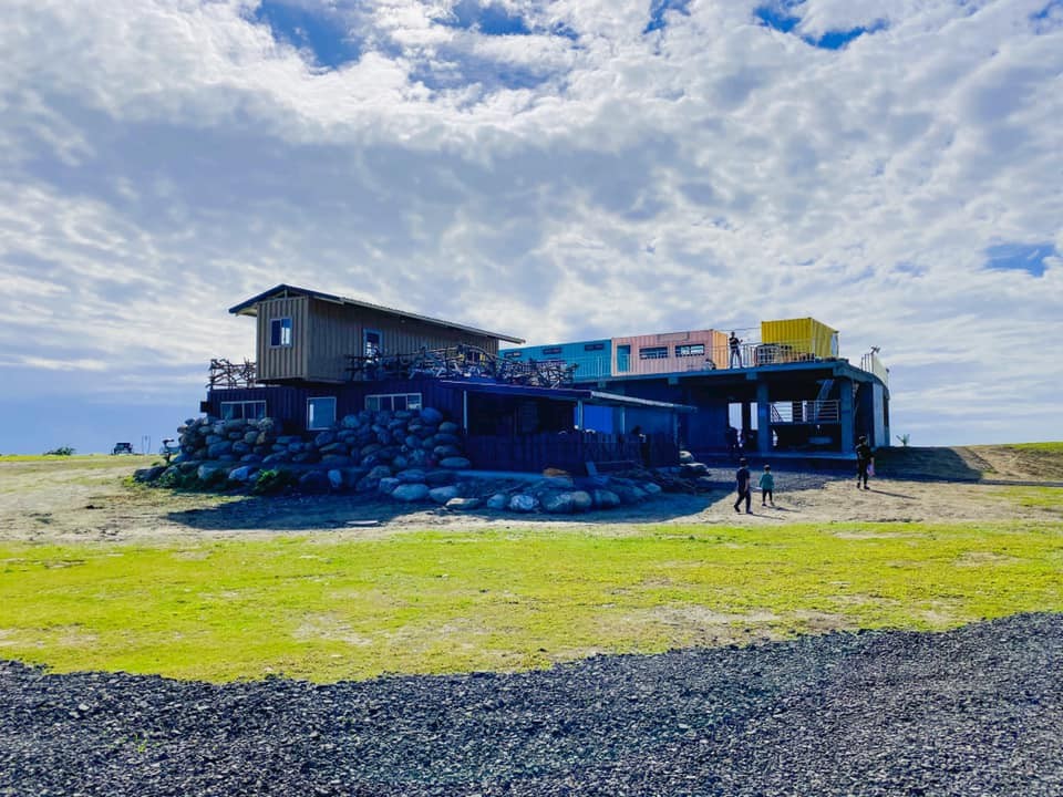 餐廳由唔同貨櫃組成。