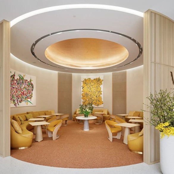 Cafe 室內嘅設計非常時尚精緻。