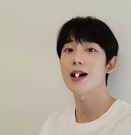 丁海寅飾演嘅「林秀浩」係名牌大學高材研究生，非常溫柔，係大家都羨慕嘅完美男人。