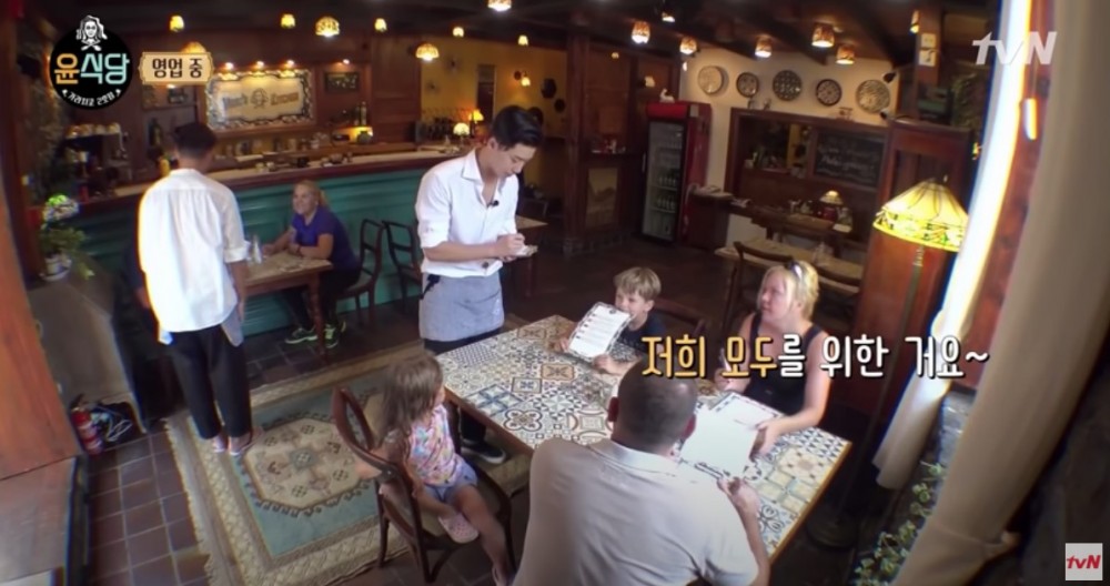 《尹食堂》係一個真人秀節目，喺外國開餐廳，由成員一手一腳經營。