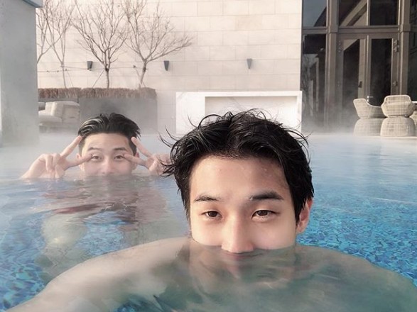 朴敘俊同崔宇植初出道時就係好朋友。