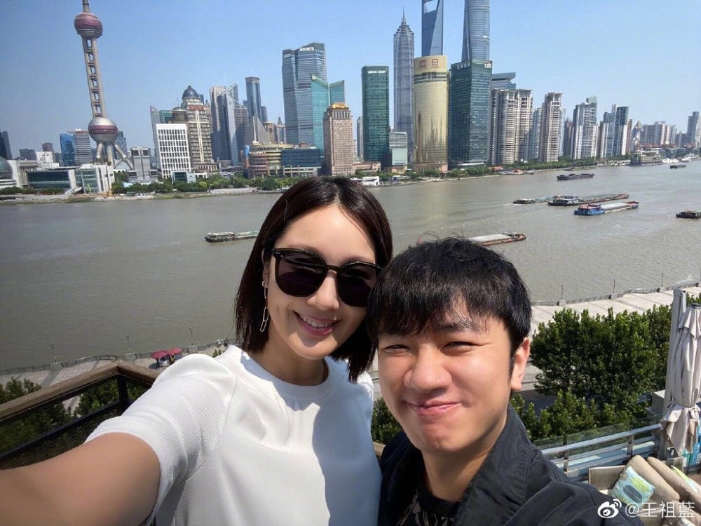 王祖藍同李亞男結婚後去咗內地發展,一直有上唔同嘅綜藝節目