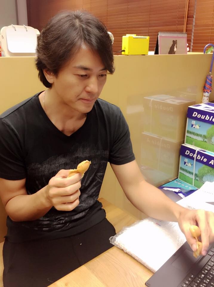 生日大晒嘅伊健串老婆Yoyo係「肥婆」