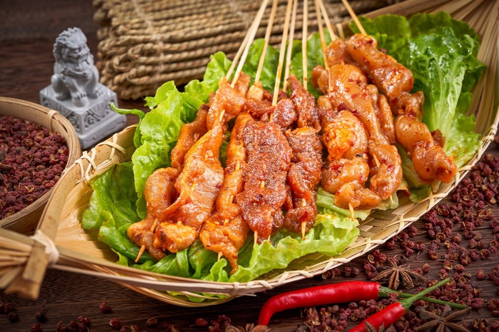 素火鍋更可以配上素菜食材,如麻辣素肉串、 萵筍鮮冬菇素豬肉餃 、陳皮馬蹄京蔥素牛肉丸及毛豆百頁素豬肉丸等