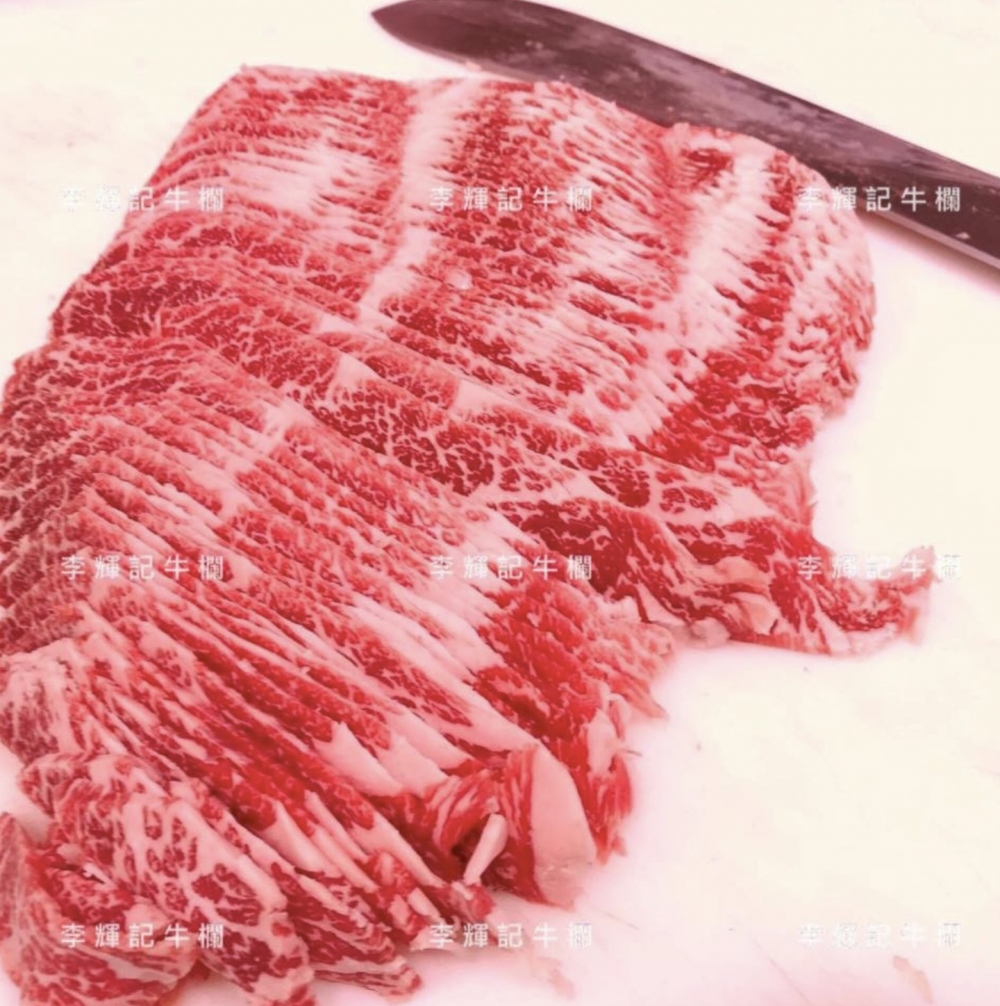 除了有靚牛肉片賣,李輝記更有售牛丸、墨丸、牛栢葉等配料。