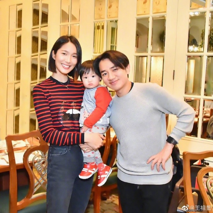 王祖藍留言指:「#王祖藍女兒2歲身高#身高隨我老婆怎麼了!長得像我!」