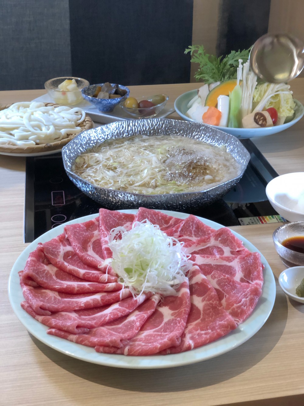 北海道產夢之大地豚蔥絲鍋再配並日本讚岐烏冬
