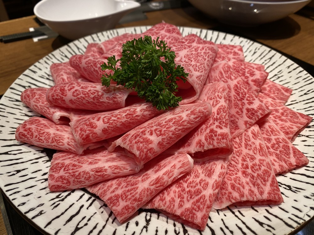 日本九州鹿兒島自家農場直送的A5和牛「野崎牛」