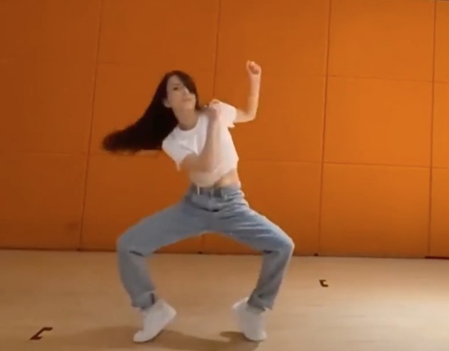 有網民留言：「我的天啊，看完粉轉黑」，方媛霸氣回應：「好的送你一程！」