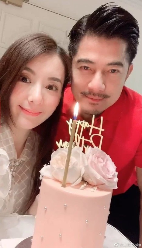 有網友表示方媛跳舞節奏感仲差過廣場舞大媽：「叫你老公教下你啦！」