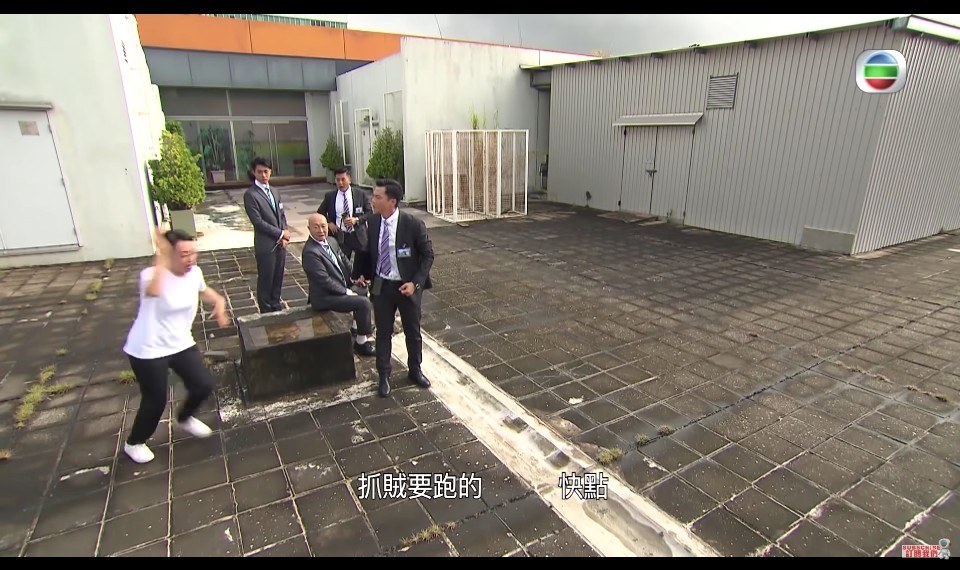 Rebecca被調到保安部實習一星期,保安部眾人集體整蠱佢