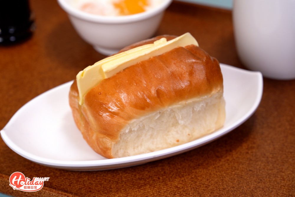 咖央牛油多士包配半熟蛋