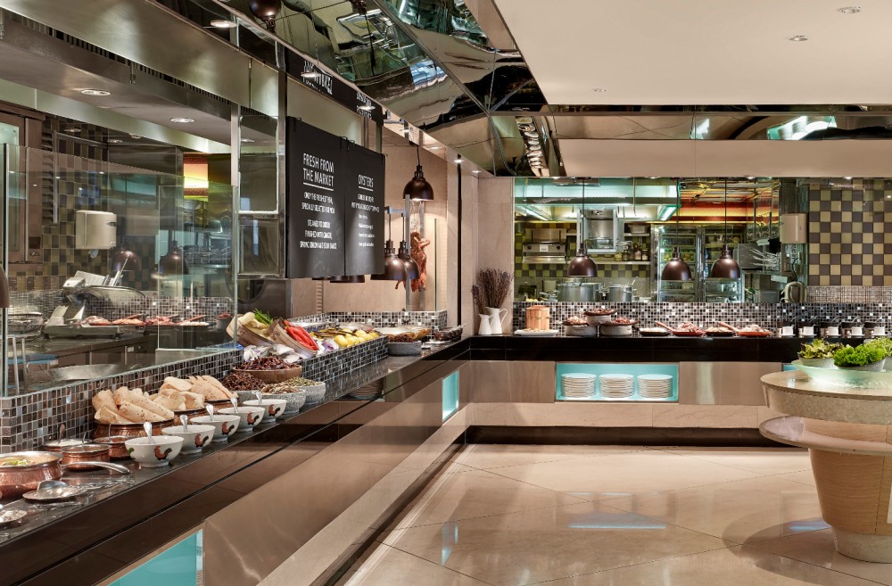 香港朗廷酒店The Food Gallery今期推出蟹宴主題自助餐。