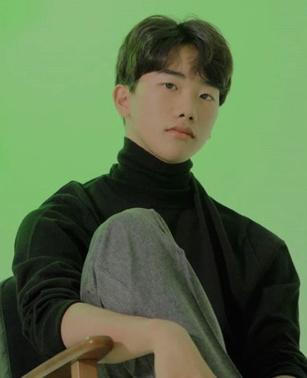 安智浩飾演「鄭號錫」(J-Hope)。