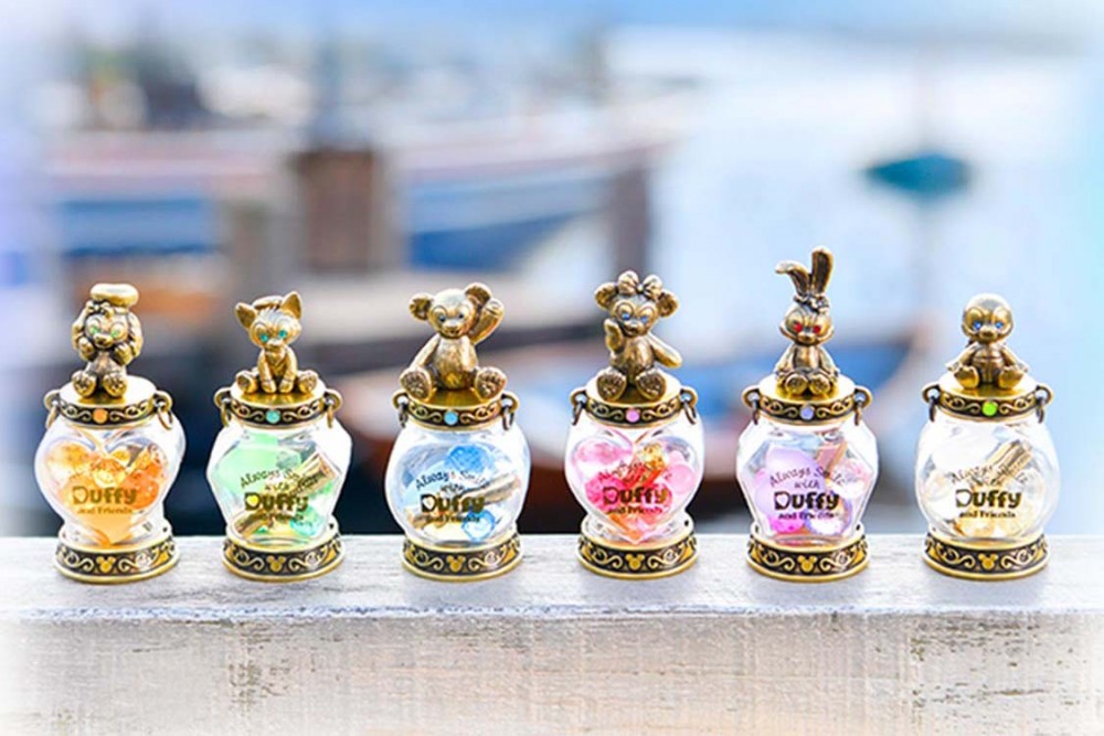 「歡樂魔法瓶」係一款由吊牌、瓶蓋、瓶身及瓶內珠子都可以自己揀嘅定製吊飾。