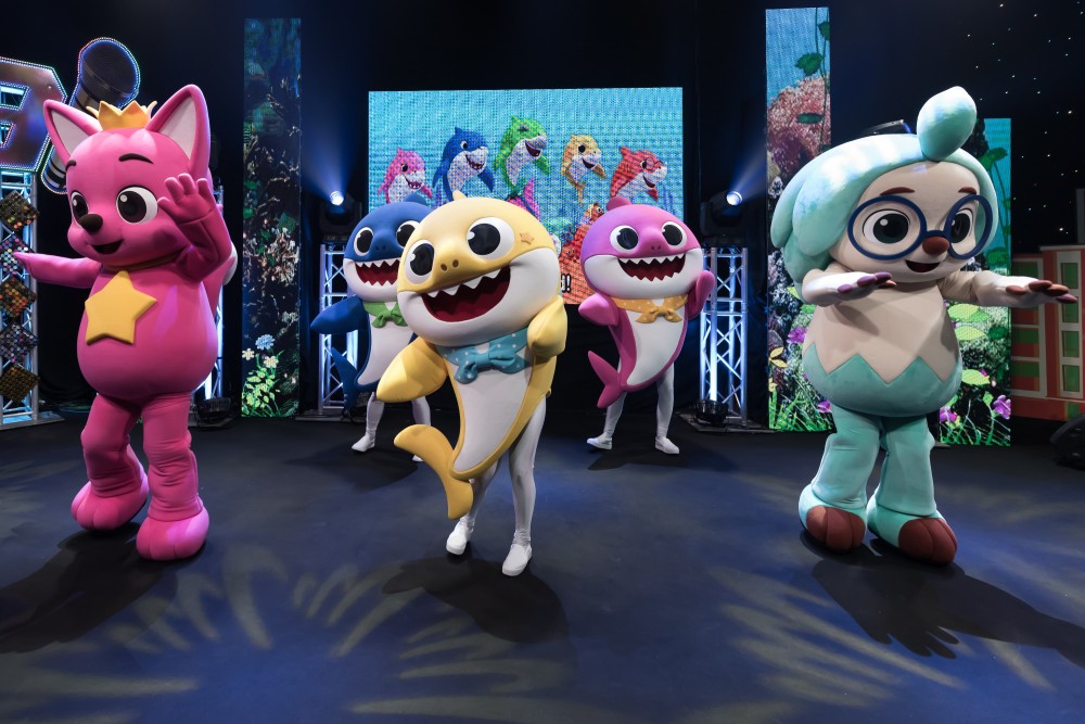 Baby Shark 將會與 Pinkfong 及 Hogi 一起展開驚險趣味嘅冒險！